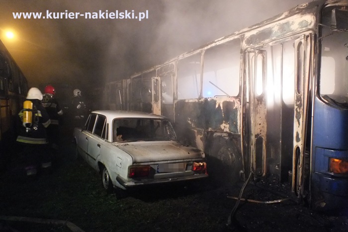 Nocny pożar w Muzeum Autobusów w Paterku