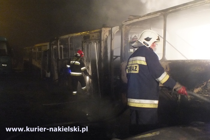 Nocny pożar w Muzeum Autobusów w Paterku