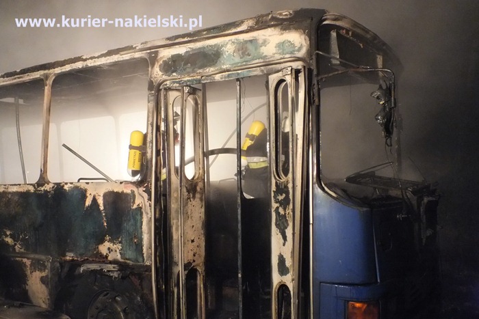 Nocny pożar w Muzeum Autobusów w Paterku