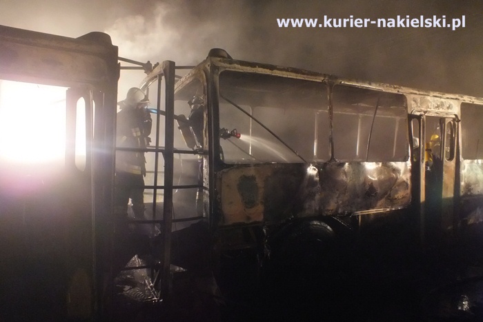 Nocny pożar w Muzeum Autobusów w Paterku