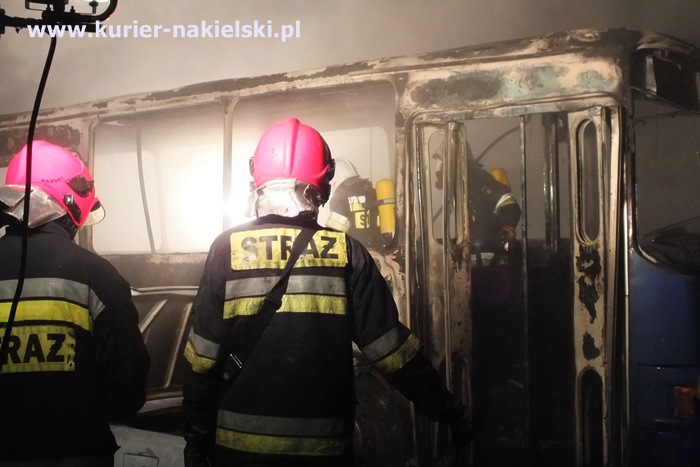 Nocny pożar w Muzeum Autobusów w Paterku