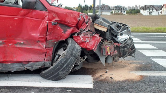 Kolizja na skrzyżowaniu ul. Karnowskiej z krajową 10 w Nakle nad Notecią