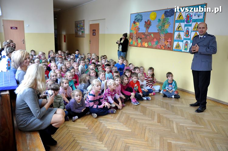 WORD przekazał 150 kamizelek dla dzieci z szubińskiej dwójki