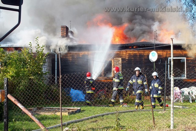 Bardzo groźny pożar w Mroczy, osiem rodzin bez dachu nad głową