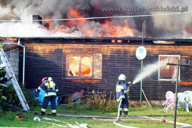 Bardzo groźny pożar w Mroczy, osiem rodzin bez dachu nad głową