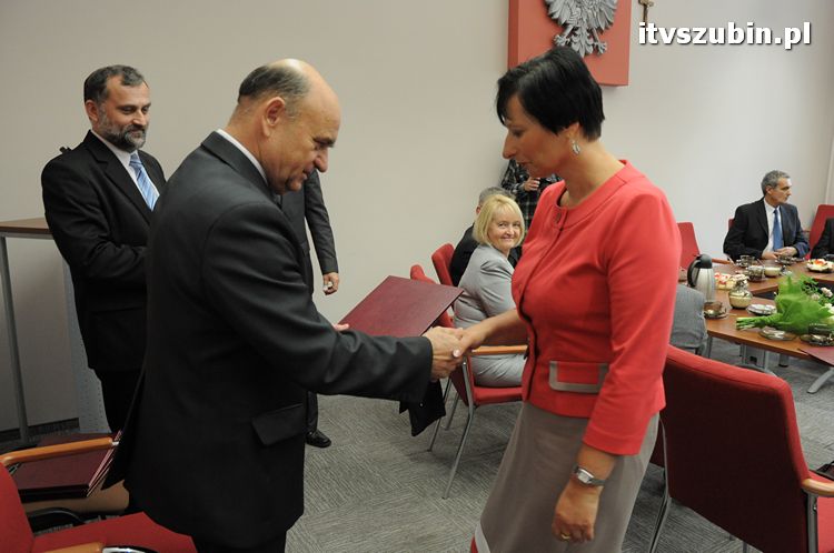 Doroczne nagrody Burmistrza Szubina dla nauczycieli wręczone