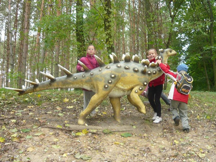 Z wizytą u dinozaurów w rogowskim parku
