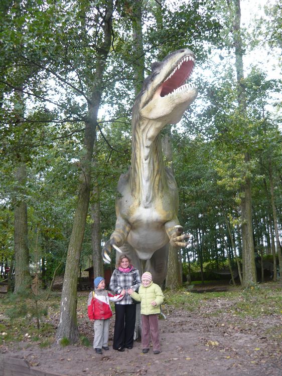 Z wizytą u dinozaurów w rogowskim parku