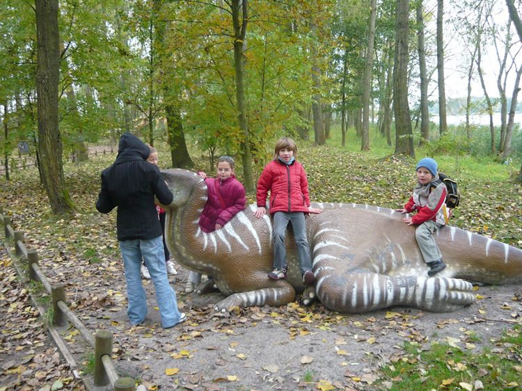 Z wizytą u dinozaurów w rogowskim parku