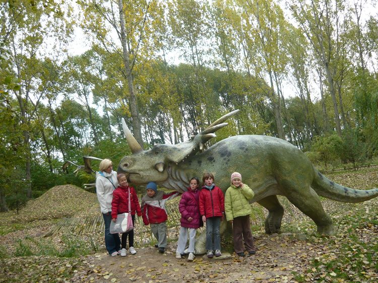 Z wizytą u dinozaurów w rogowskim parku
