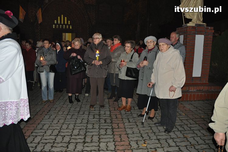 Procesja różańcowa ulicami miasta