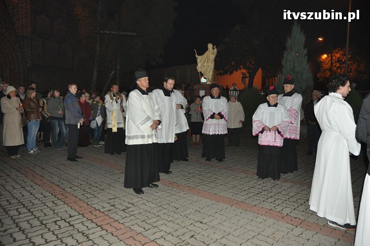 Procesja różańcowa ulicami miasta