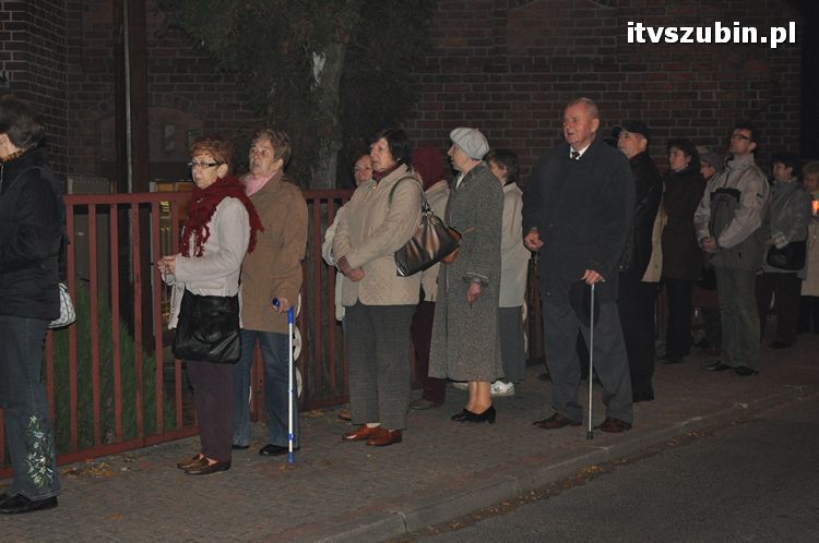 Procesja różańcowa ulicami miasta
