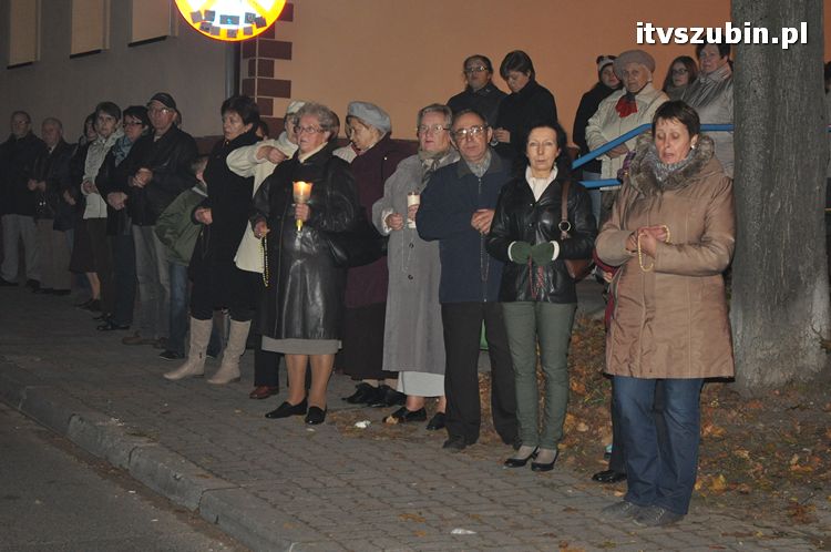 Procesja różańcowa ulicami miasta