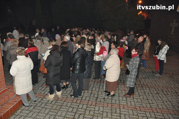 Procesja różańcowa ulicami miasta