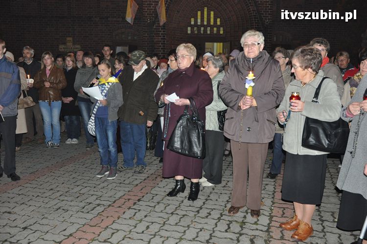 Procesja różańcowa ulicami miasta