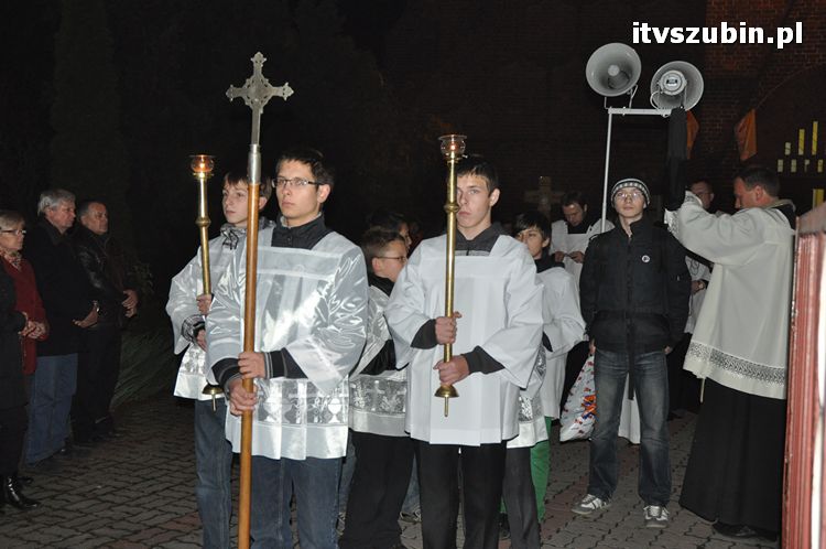 Procesja różańcowa ulicami miasta