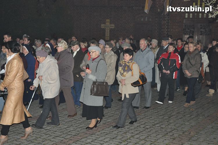 Procesja różańcowa ulicami miasta