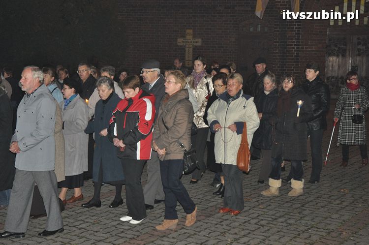 Procesja różańcowa ulicami miasta