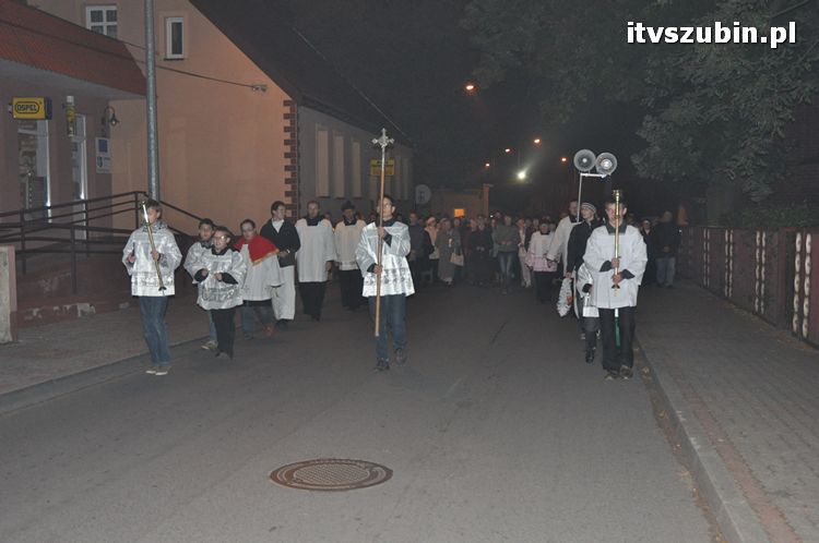 Procesja różańcowa ulicami miasta