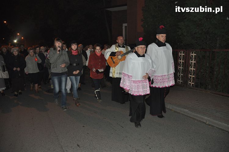 Procesja różańcowa ulicami miasta