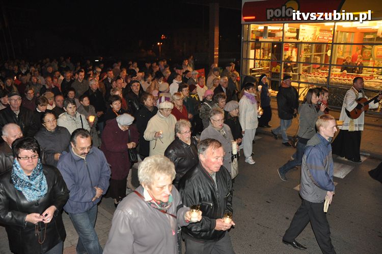 Procesja różańcowa ulicami miasta