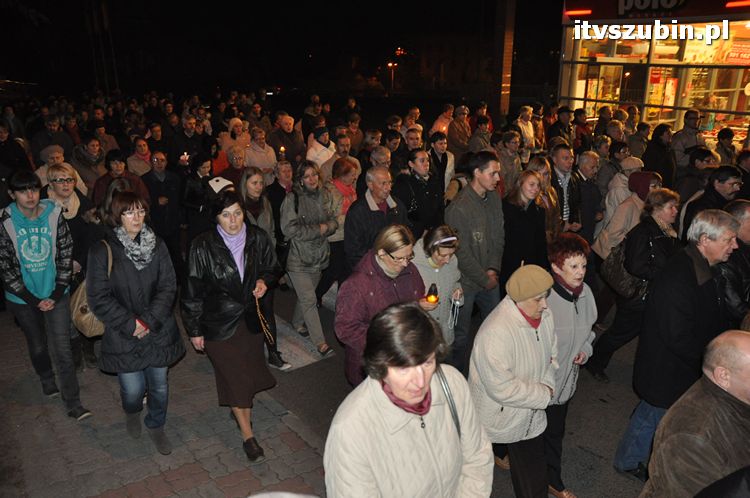 Procesja różańcowa ulicami miasta