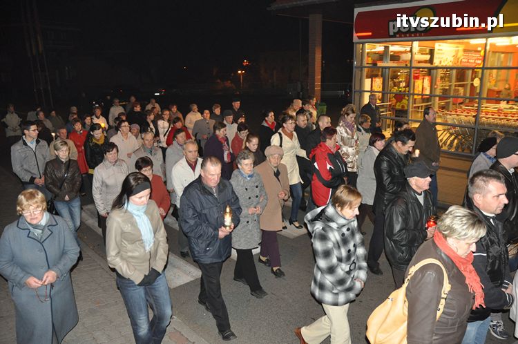 Procesja różańcowa ulicami miasta
