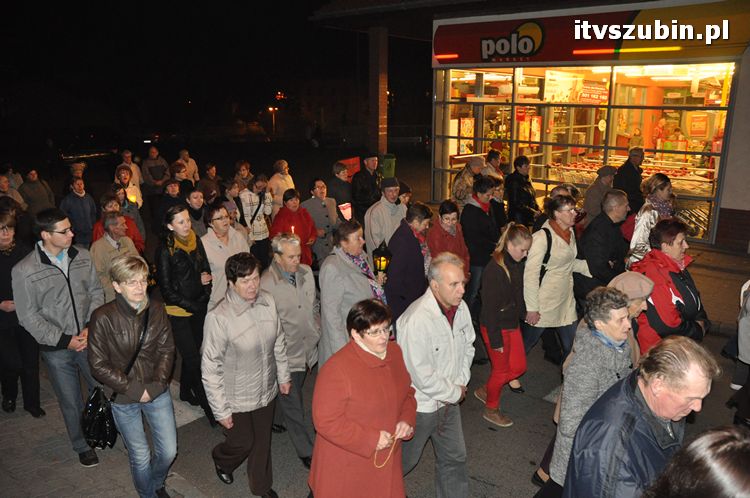 Procesja różańcowa ulicami miasta