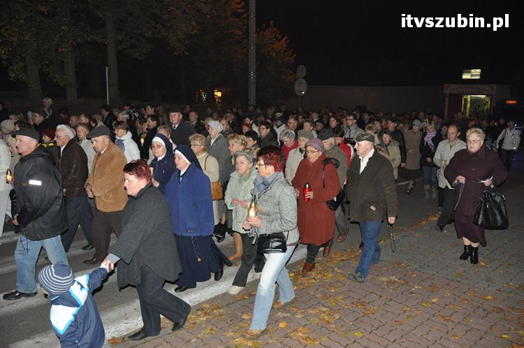 Procesja różańcowa ulicami miasta