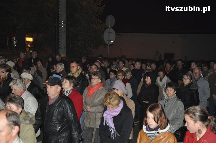 Procesja różańcowa ulicami miasta