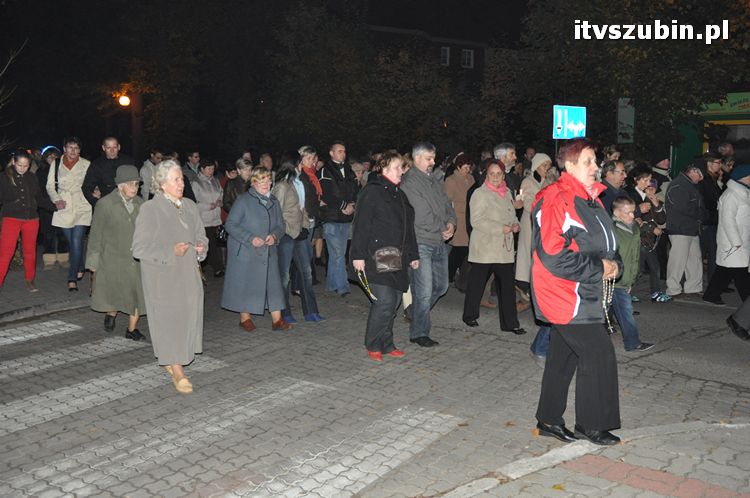Procesja różańcowa ulicami miasta