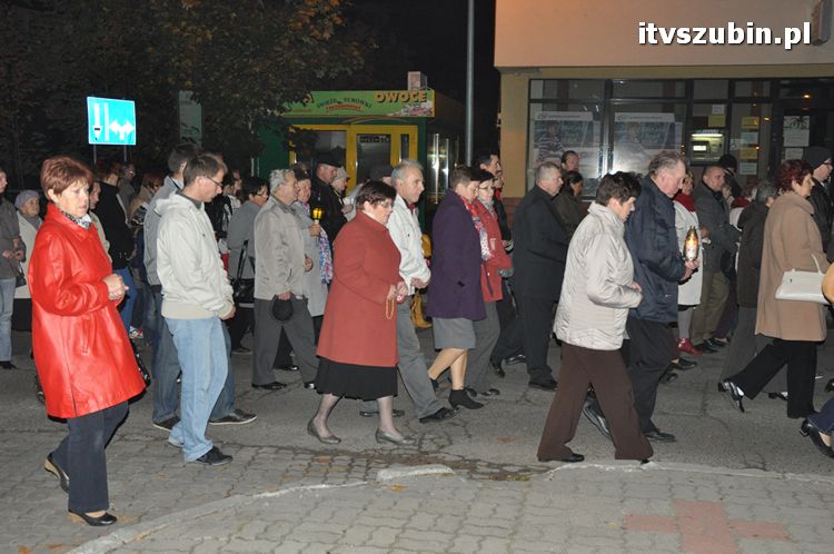 Procesja różańcowa ulicami miasta