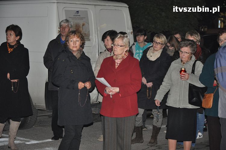 Procesja różańcowa ulicami miasta