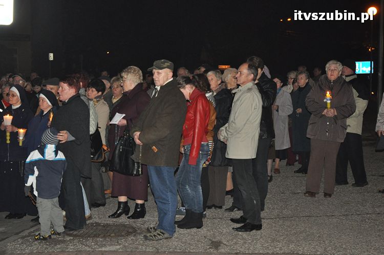 Procesja różańcowa ulicami miasta