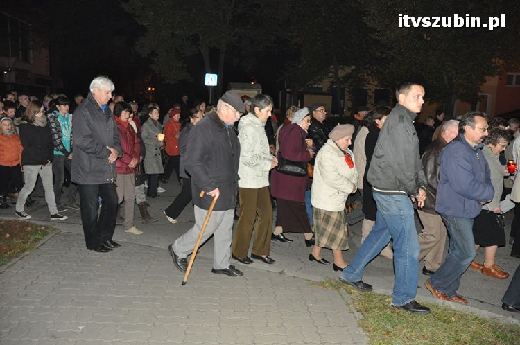 Procesja różańcowa ulicami miasta