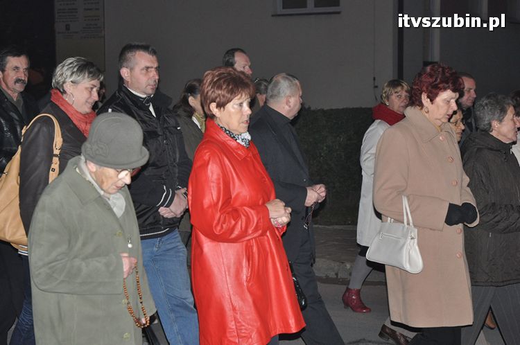 Procesja różańcowa ulicami miasta