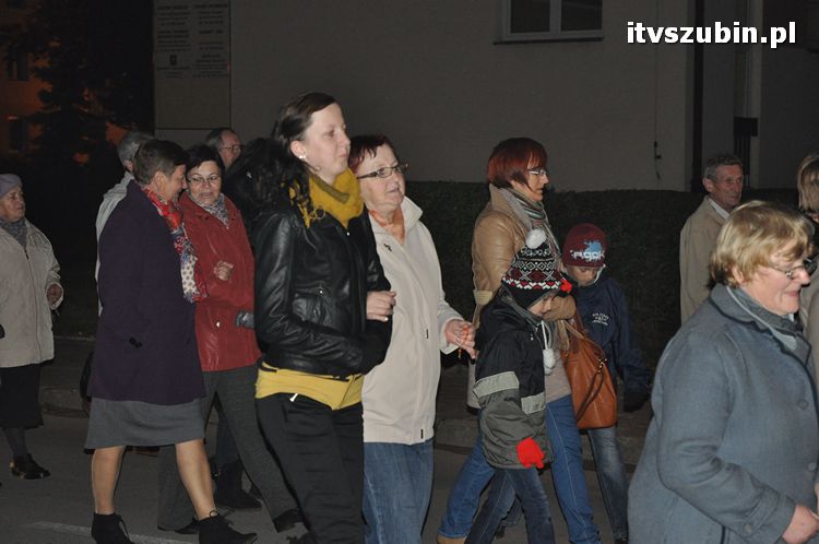 Procesja różańcowa ulicami miasta