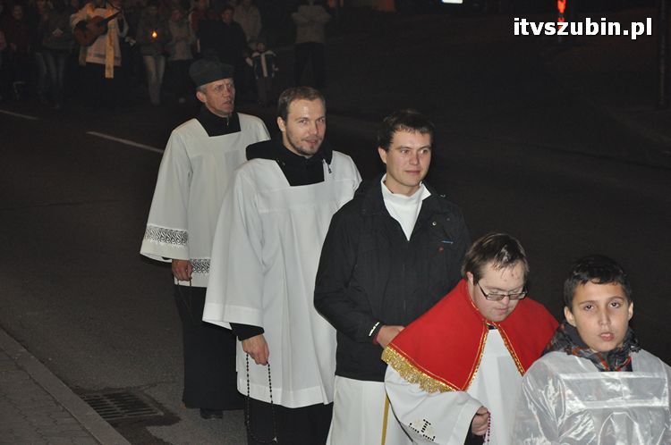Procesja różańcowa ulicami miasta