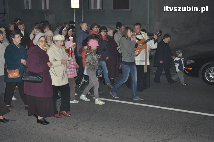 Procesja różańcowa ulicami miasta