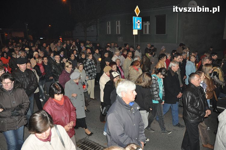 Procesja różańcowa ulicami miasta