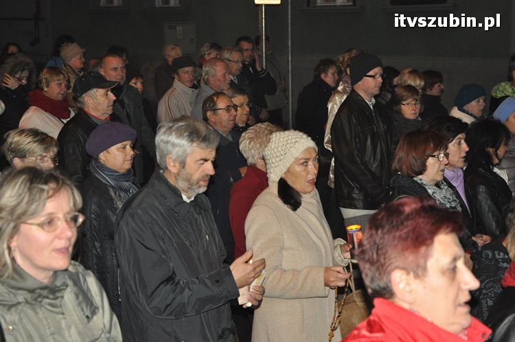 Procesja różańcowa ulicami miasta