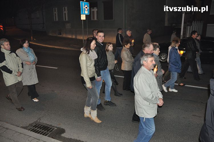Procesja różańcowa ulicami miasta