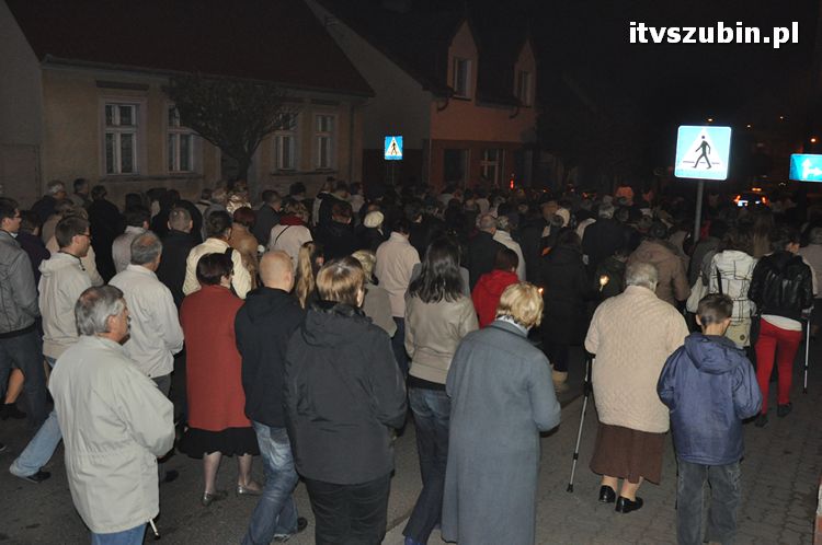 Procesja różańcowa ulicami miasta