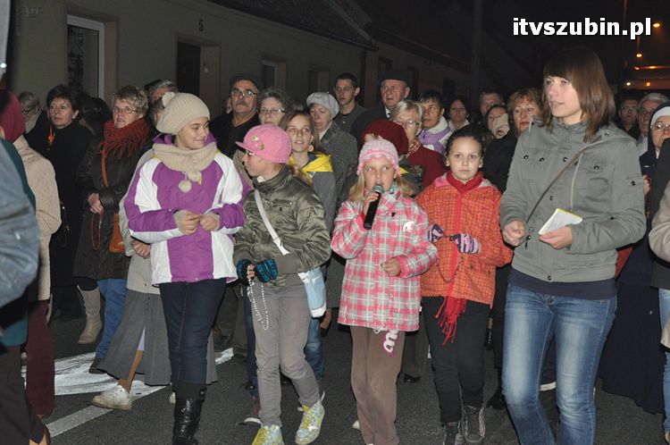 Procesja różańcowa ulicami miasta