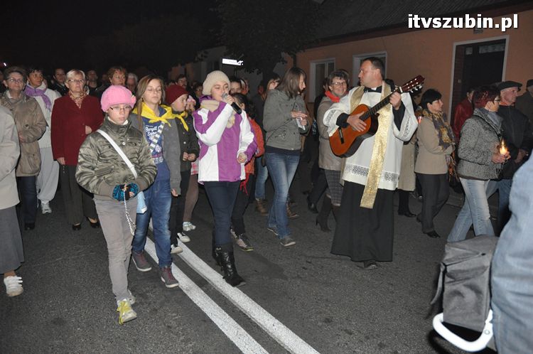 Procesja różańcowa ulicami miasta