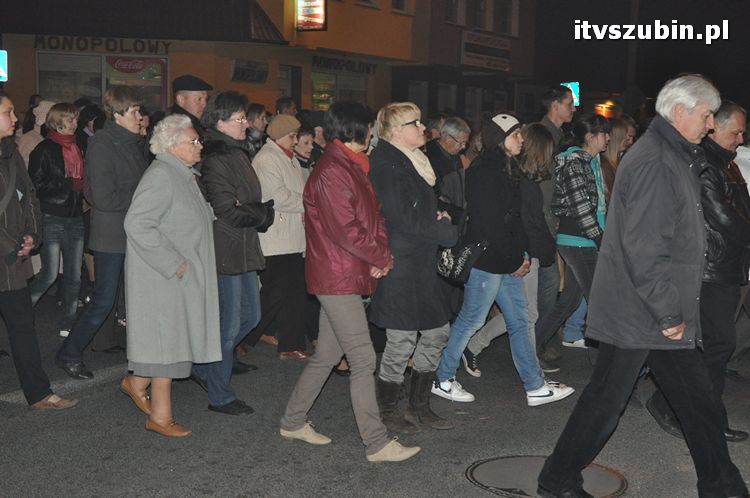 Procesja różańcowa ulicami miasta