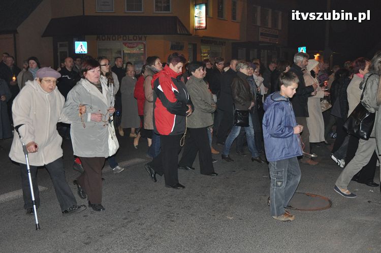 Procesja różańcowa ulicami miasta