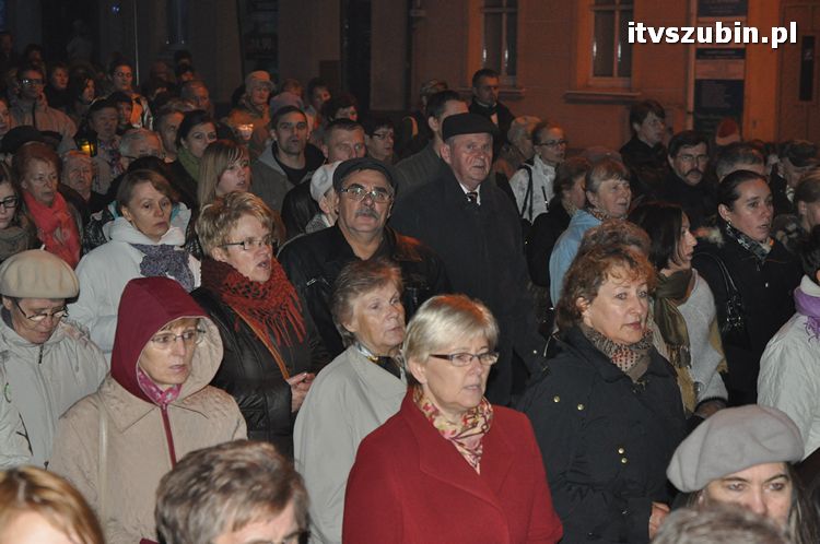 Procesja różańcowa ulicami miasta