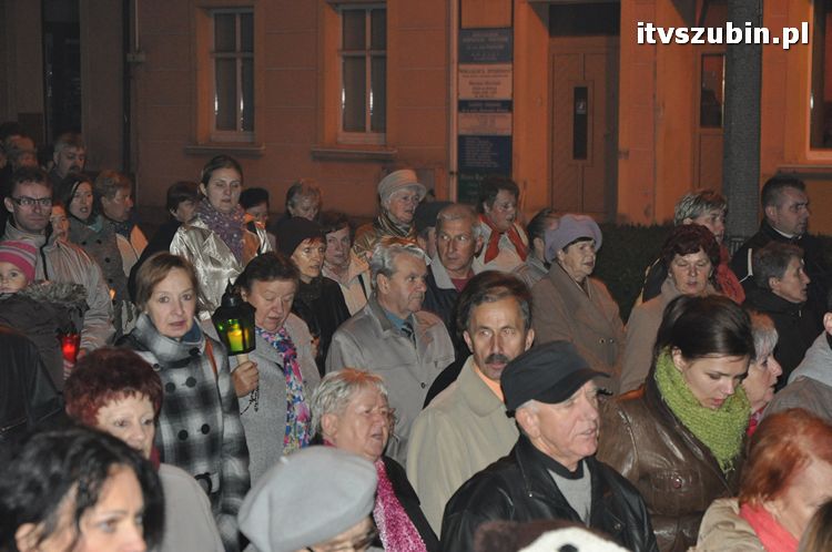 Procesja różańcowa ulicami miasta